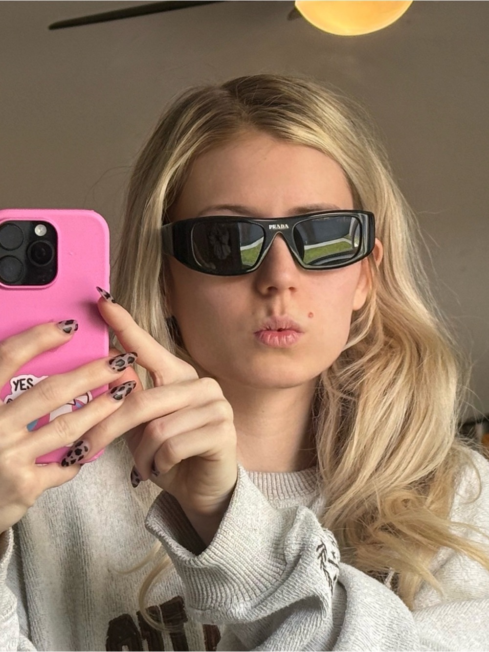 Prada Black SPR 20W sunglasses - Picture 1 of 5